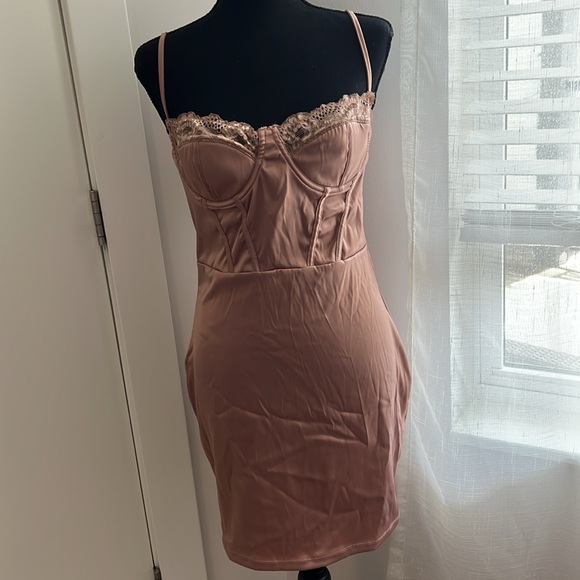 Satin mini dress - Picture 3 of 4